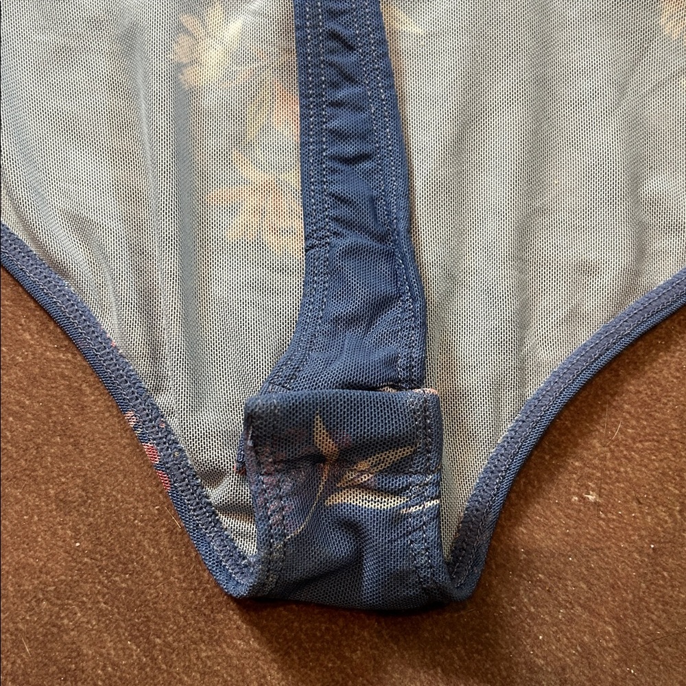 NWT X Intimately FP Printed Night Rhythm Bodysuit in
Blue Floral Combo Size L - Picture 6 of 10